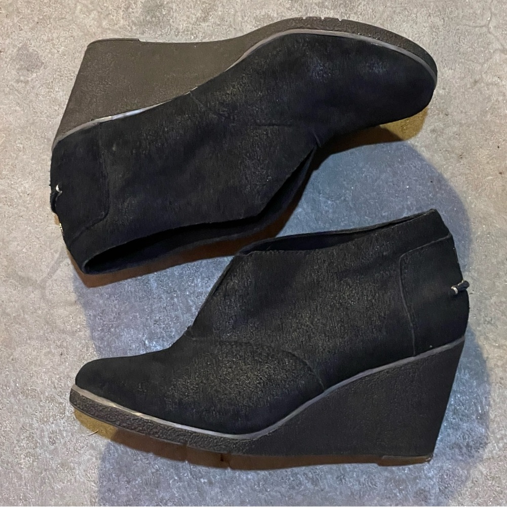 Sperry Wedge Booties || Size 8 || Black Brushed Suede